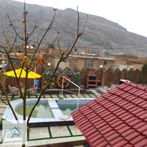 فروش باغ-ویلا 1100 متری در سروستان اصفهان